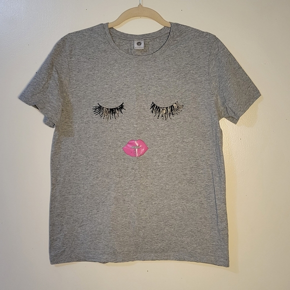 Women's Large Gray Shirt with Pink Lips Eyelashes Fun Makeup Glamour Design - Picture 2 of 6